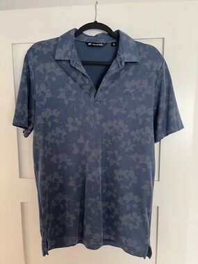 Men’s Travis Mathew Hawaiian Floral Golf Polo Medium Blue with Grey Floral